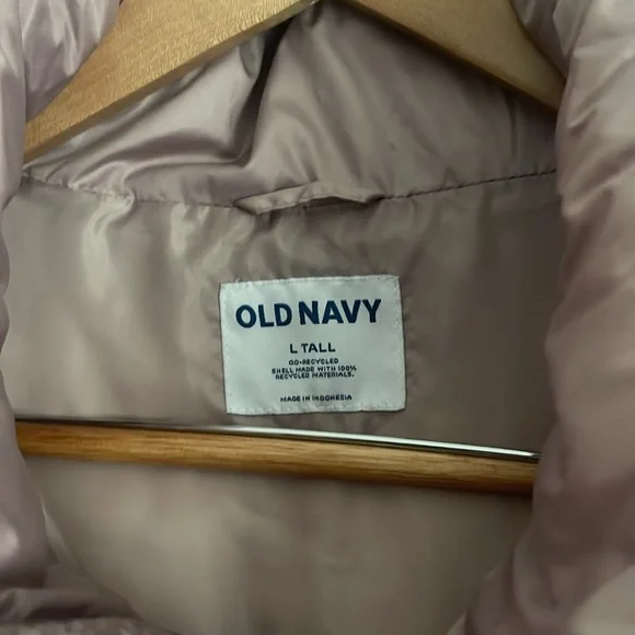 Women’s Puffer Vest - Picture 3 of 4